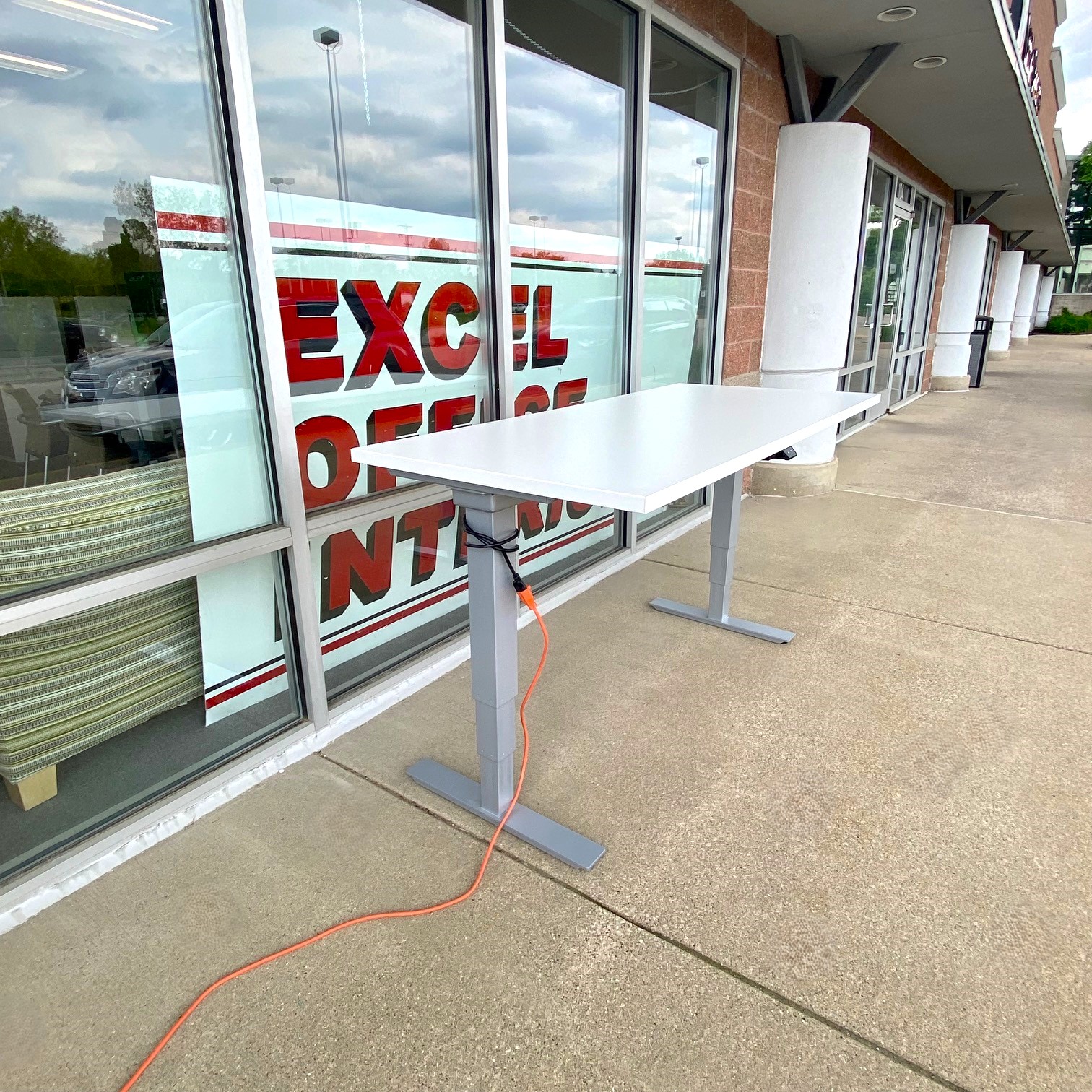 HAWORTH HEIGHT ADJUSTABLE TABLE WITH ELECTRIC BASE, 29x70