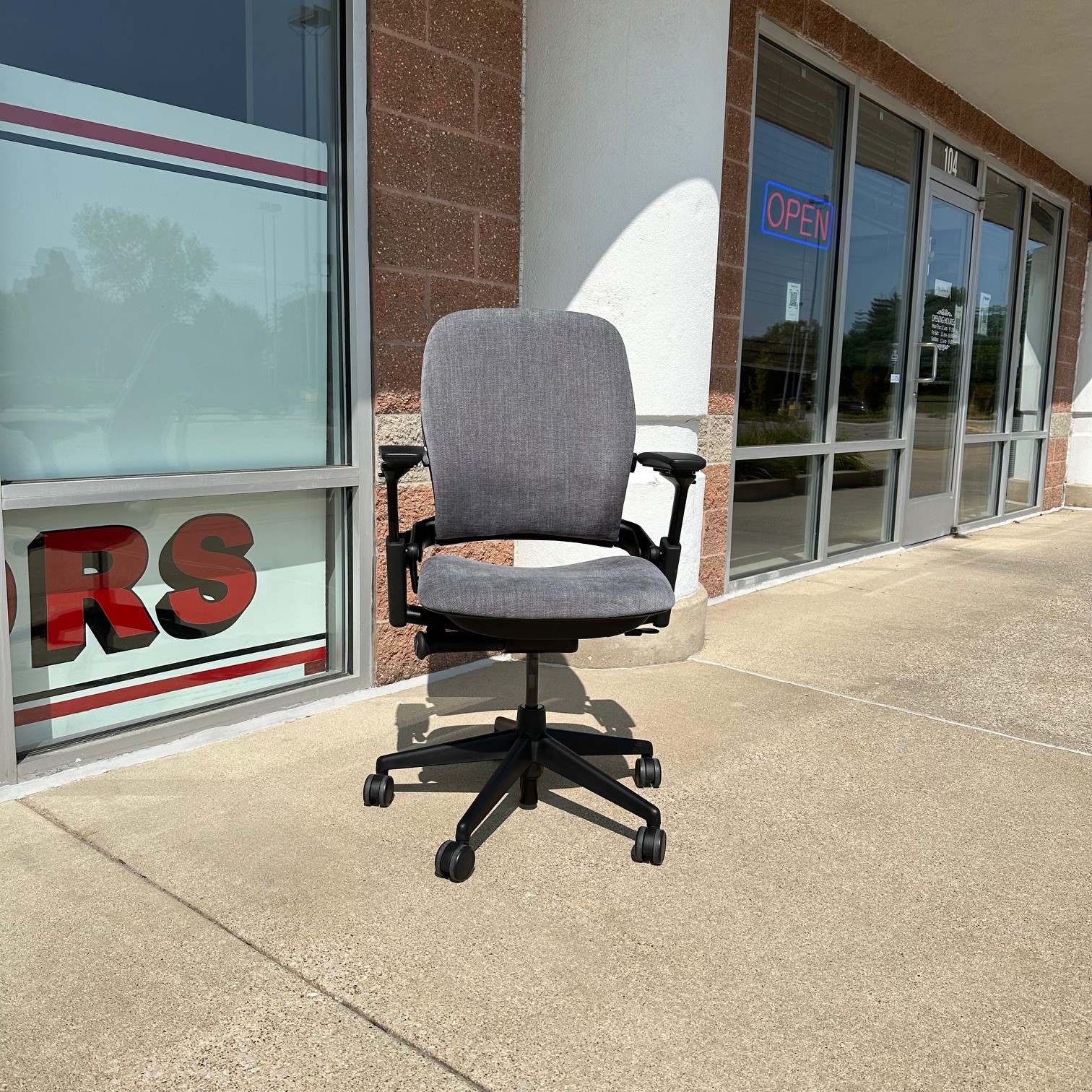 BOULDER STEELCASE LEAP V-2 TASK CHAIR