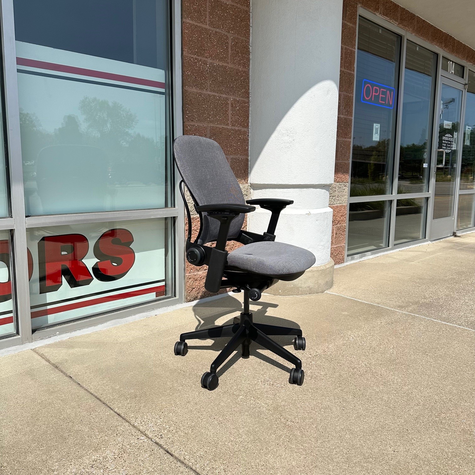 BOULDER STEELCASE LEAP V-2 TASK CHAIR - Image 2
