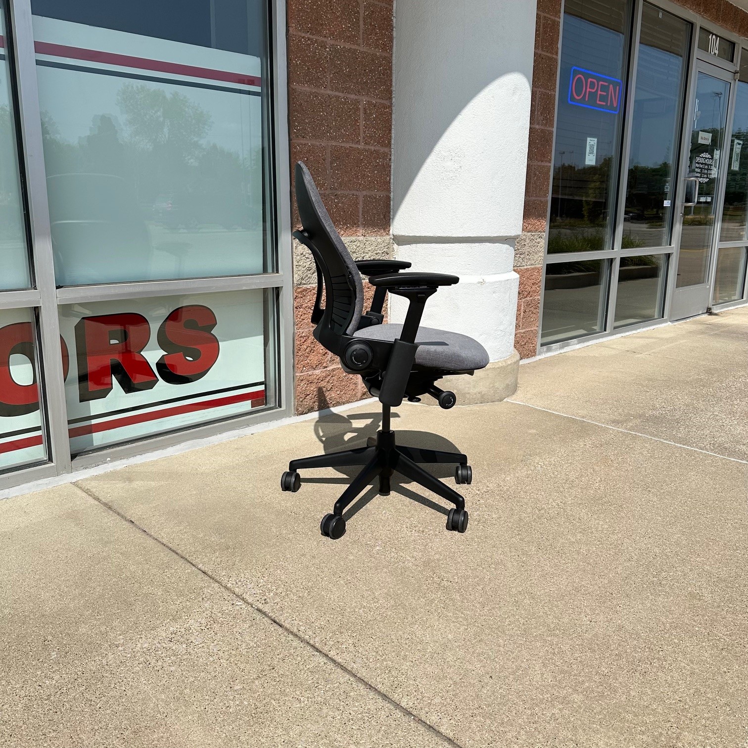 BOULDER STEELCASE LEAP V-2 TASK CHAIR - Image 3