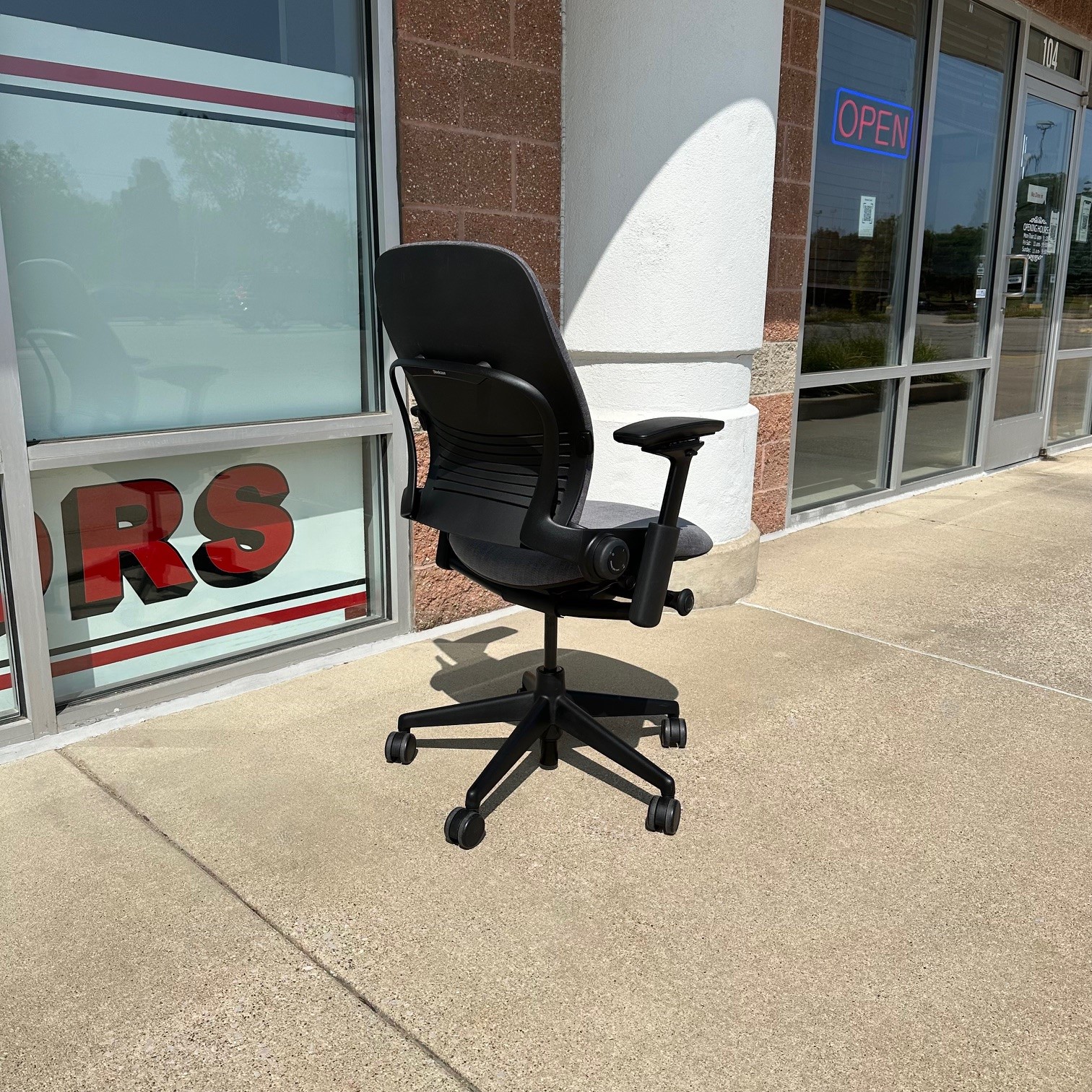 BOULDER STEELCASE LEAP V-2 TASK CHAIR - Image 4