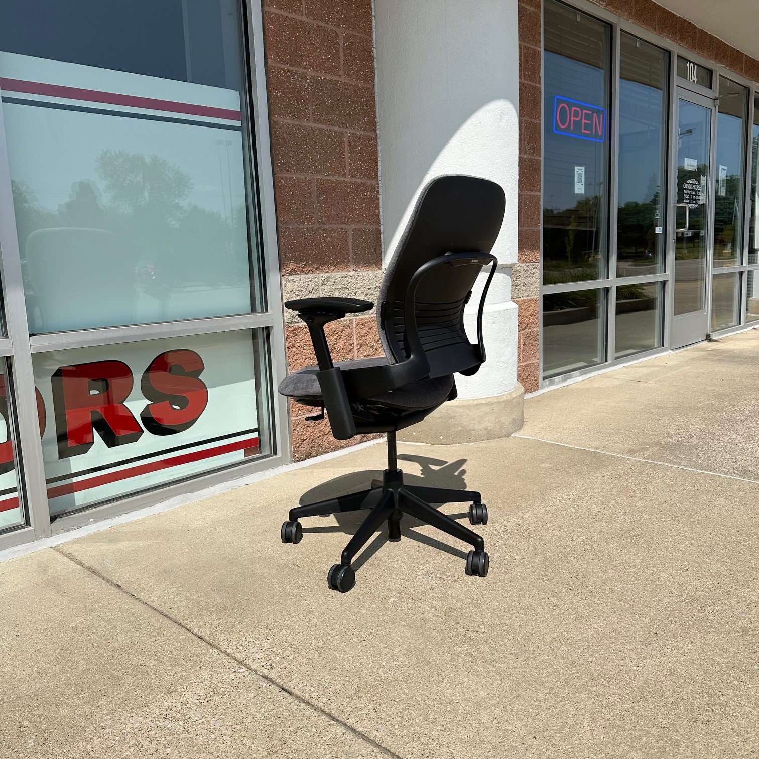 BOULDER STEELCASE LEAP V-2 TASK CHAIR - Image 6