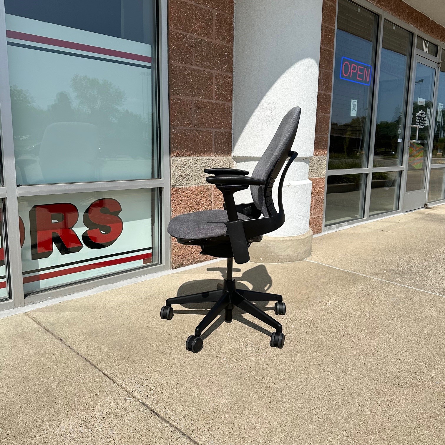 BOULDER STEELCASE LEAP V-2 TASK CHAIR - Image 7