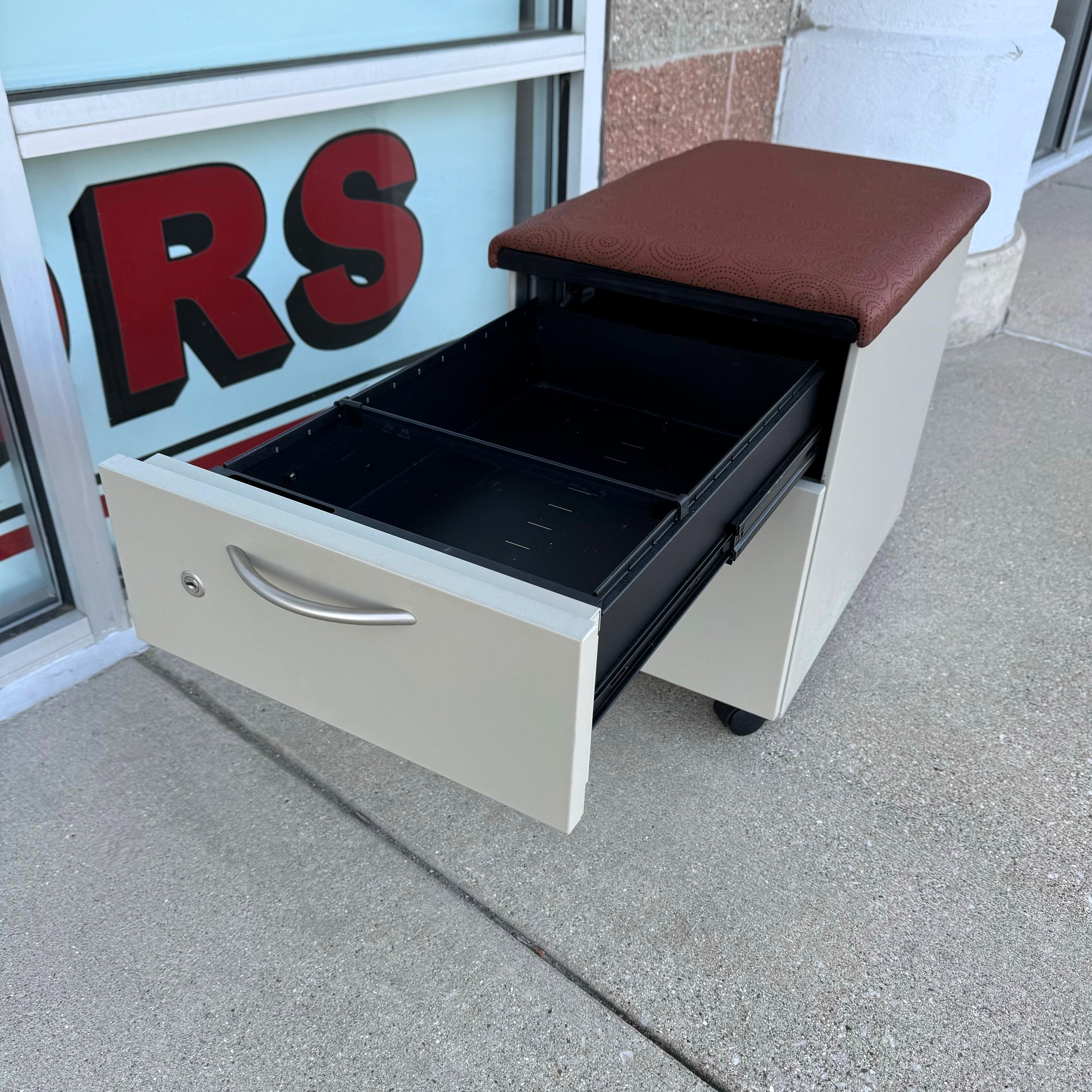 Steelcase Contemporary Box/File Mobile Pedestal - Image 4