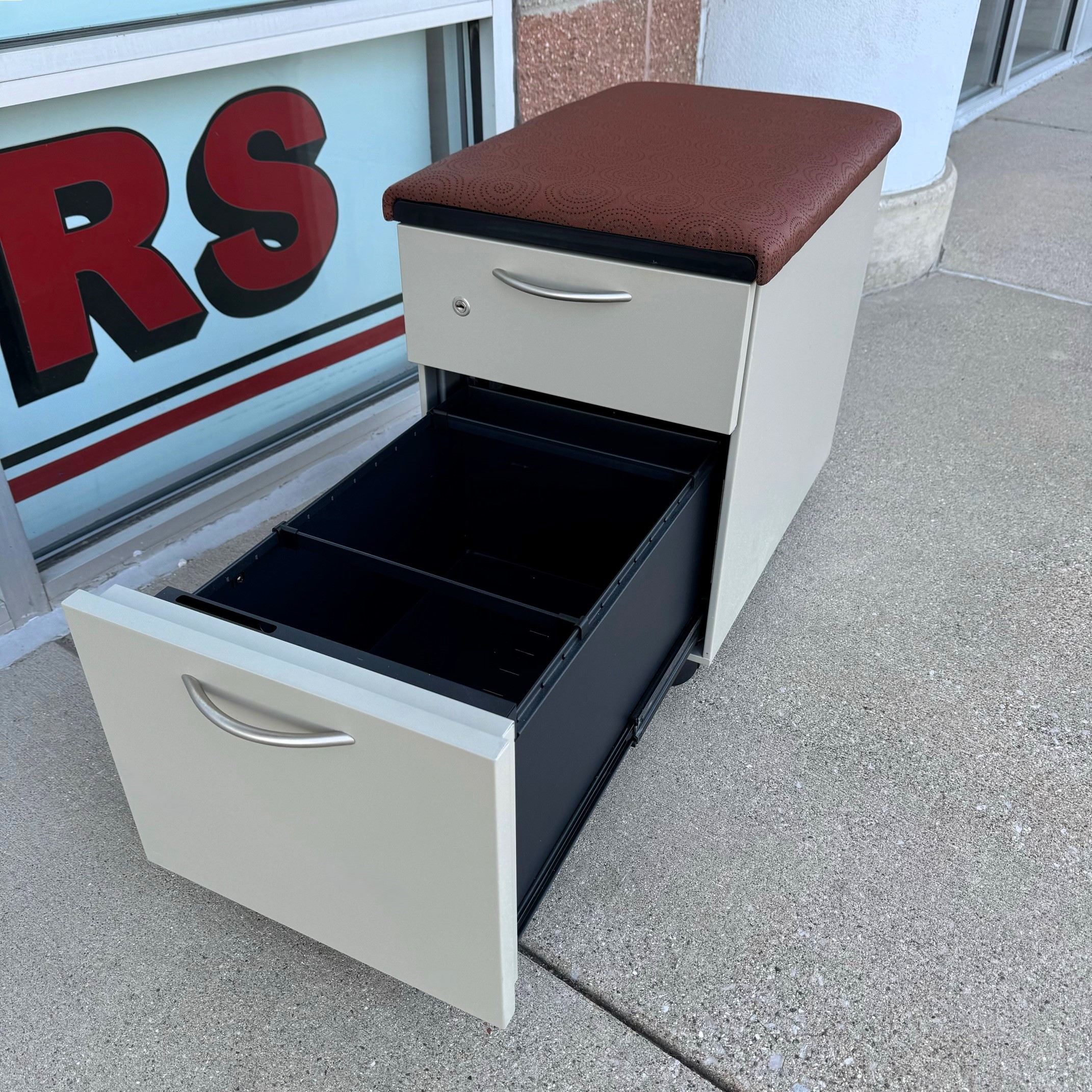 Steelcase Contemporary Box/File Mobile Pedestal - Image 5