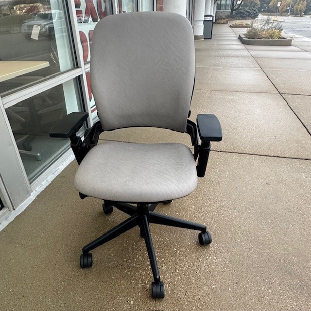 STEELCASE LEAP V-2 TASK CHAIR Taupe Vinyl