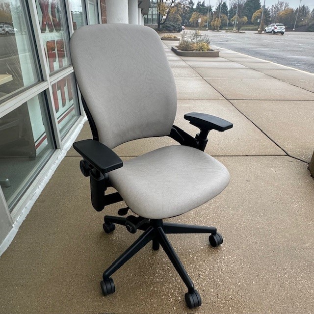 STEELCASE LEAP V-2 TASK CHAIR Taupe Vinyl - Image 2