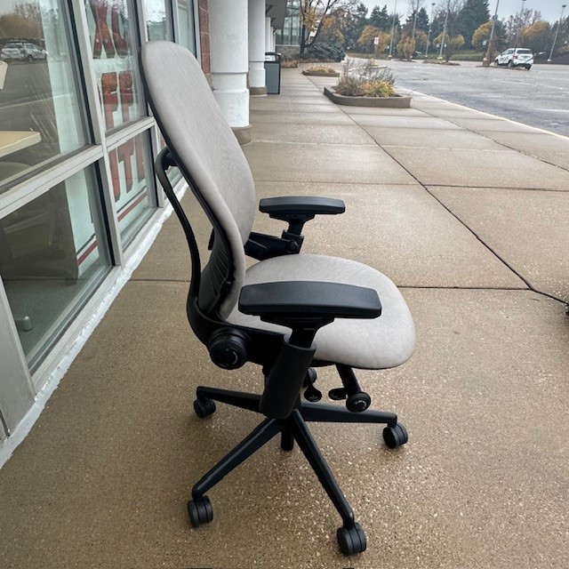 STEELCASE LEAP V-2 TASK CHAIR Taupe Vinyl - Image 3