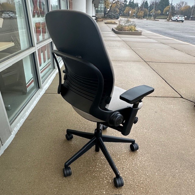STEELCASE LEAP V-2 TASK CHAIR Taupe Vinyl - Image 4