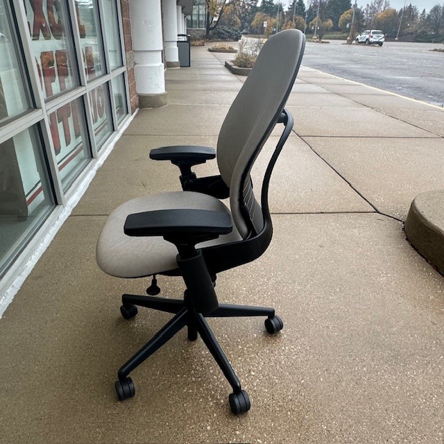 STEELCASE LEAP V-2 TASK CHAIR Taupe Vinyl - Image 7