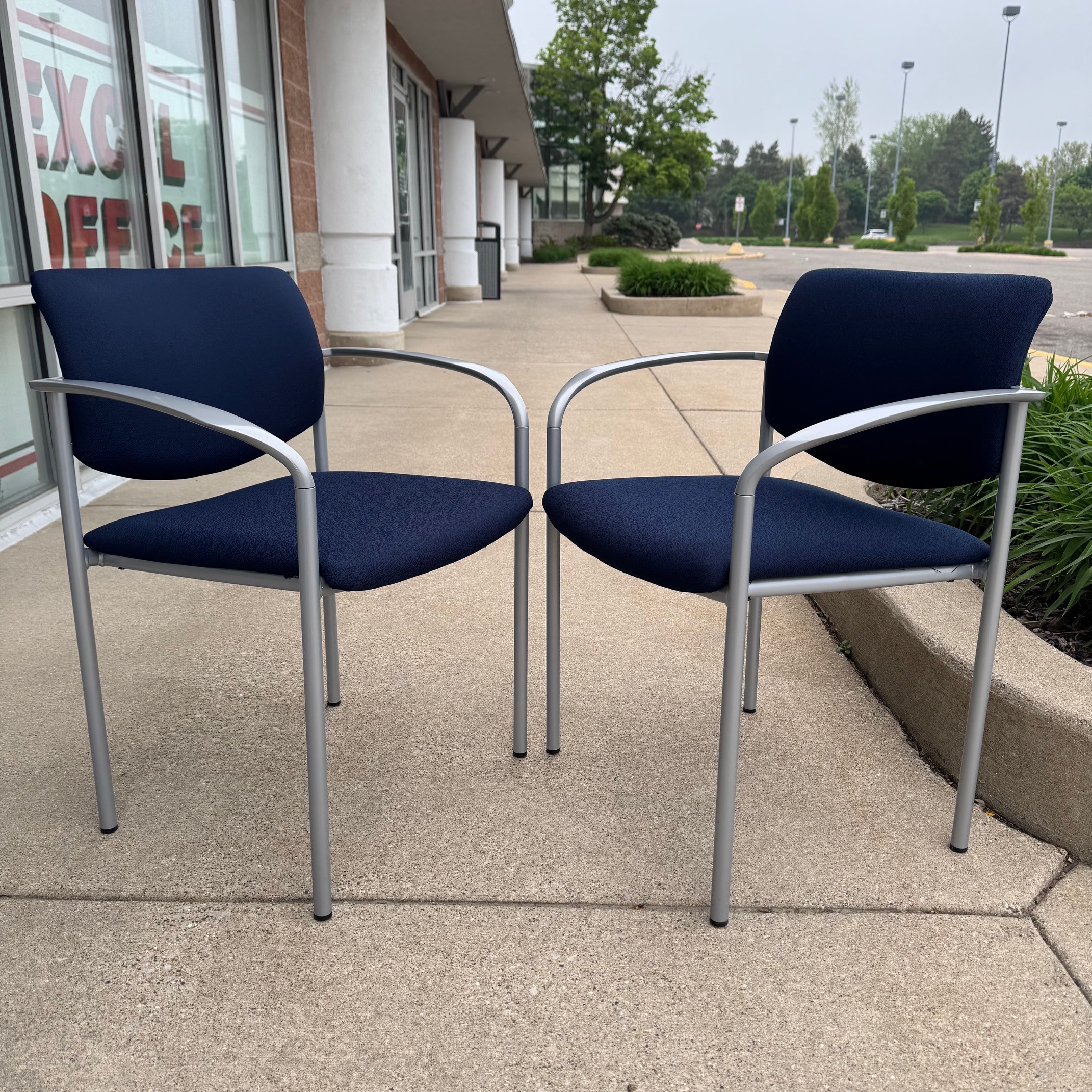 Used Navy Steelcase Player Series Guest Chair - Image 2