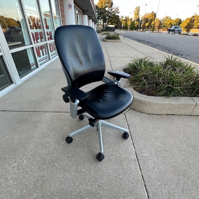 STEELCASE LEATHER LEAP V-2 TASK CHAIR - Image 2