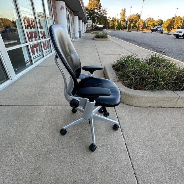 STEELCASE LEATHER LEAP V-2 TASK CHAIR - Image 3