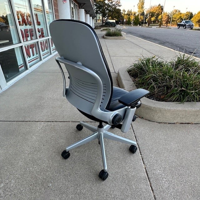 STEELCASE LEATHER LEAP V-2 TASK CHAIR - Image 4