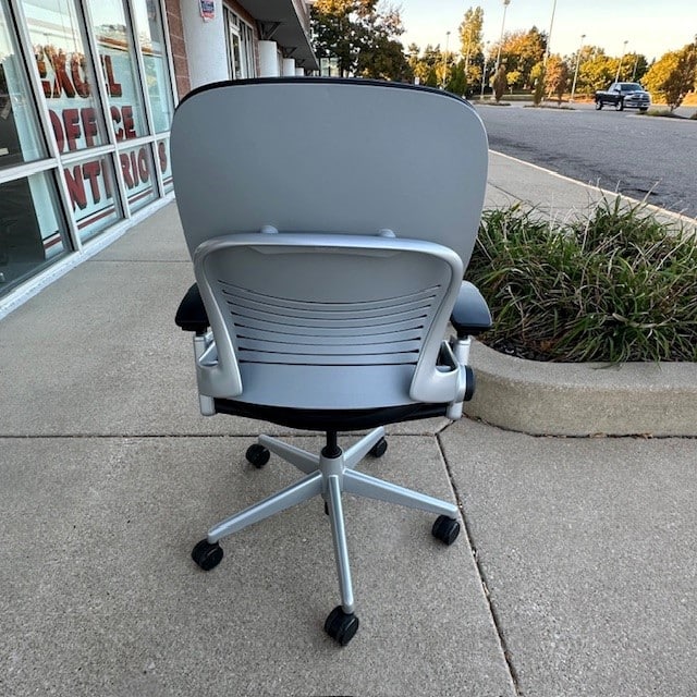 STEELCASE LEATHER LEAP V-2 TASK CHAIR - Image 5