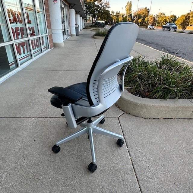 STEELCASE LEATHER LEAP V-2 TASK CHAIR - Image 6
