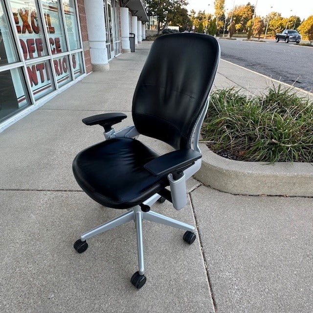 STEELCASE LEATHER LEAP V-2 TASK CHAIR - Image 8