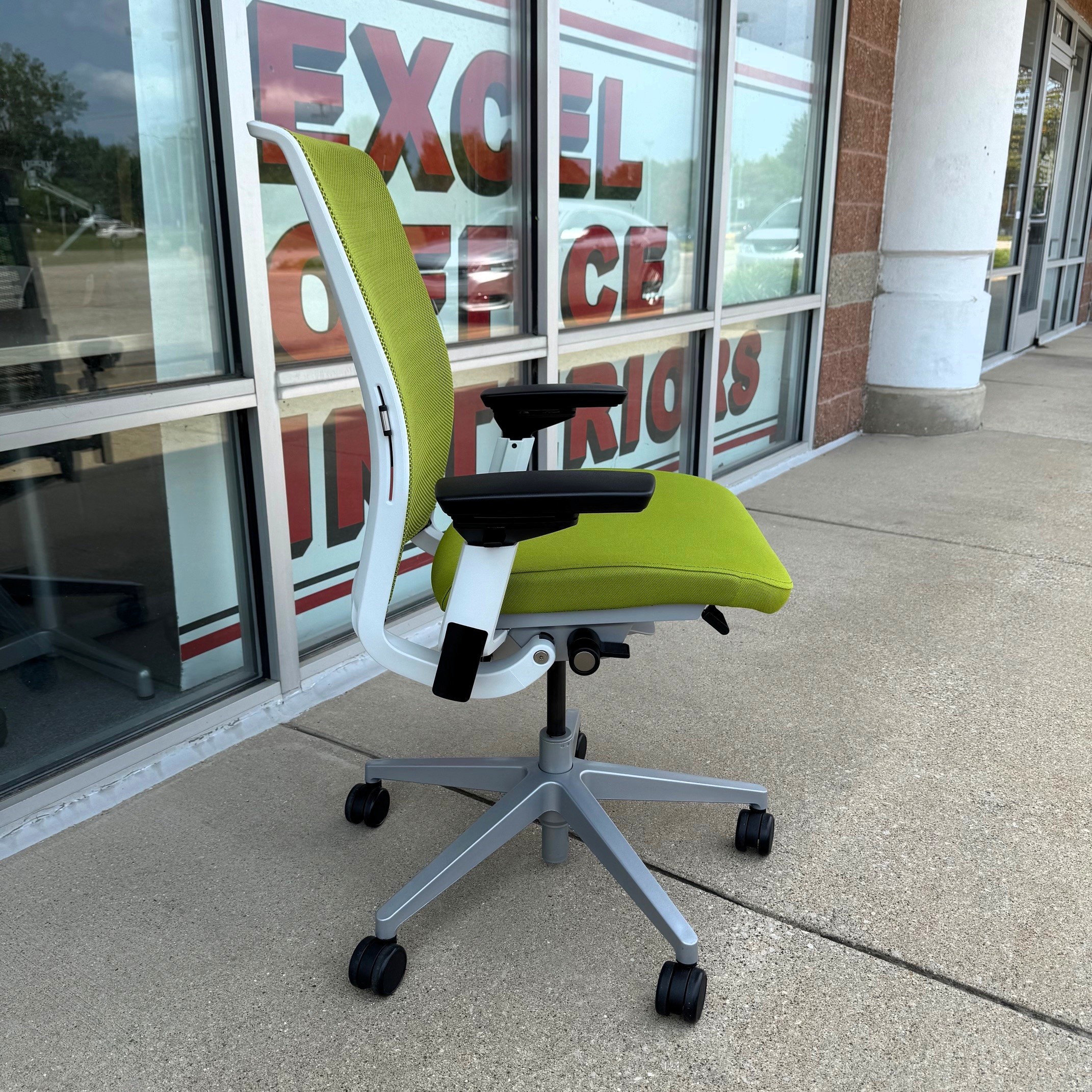 Wasabi Steelcase Think Series V-2 Task Chair Mesh Back - Image 3