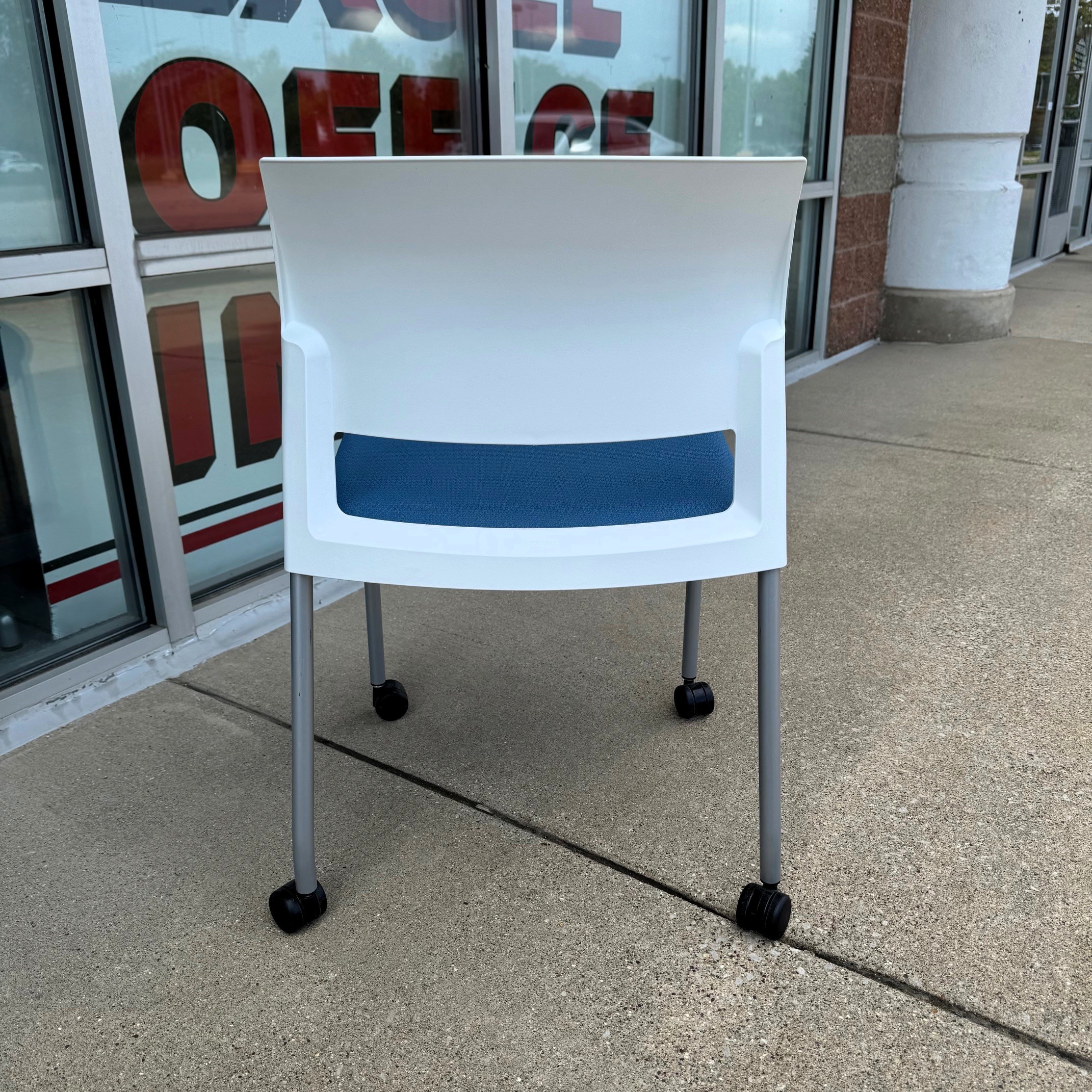 Used Sky Blue Steelcase Move Series Collaborative Chair - Image 6