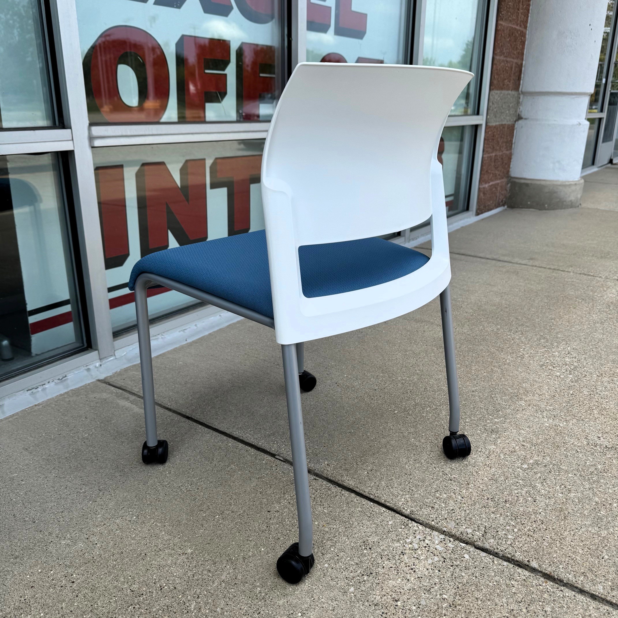 Used Sky Blue Steelcase Move Series Collaborative Chair - Image 7