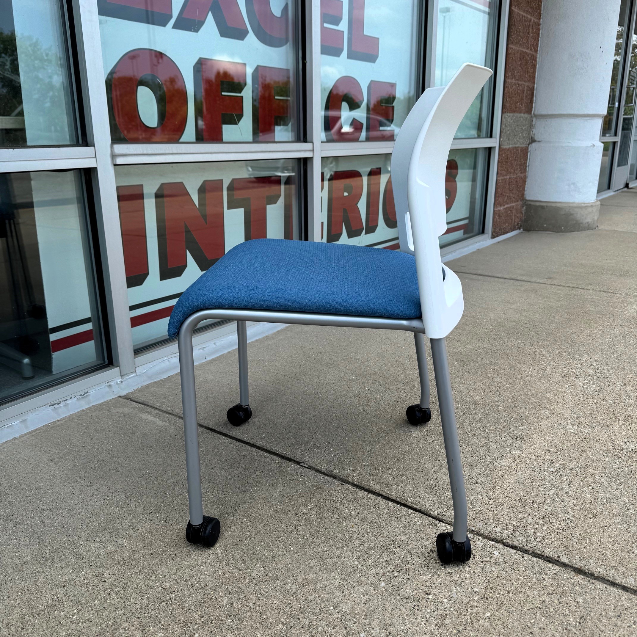 Used Sky Blue Steelcase Move Series Collaborative Chair - Image 8