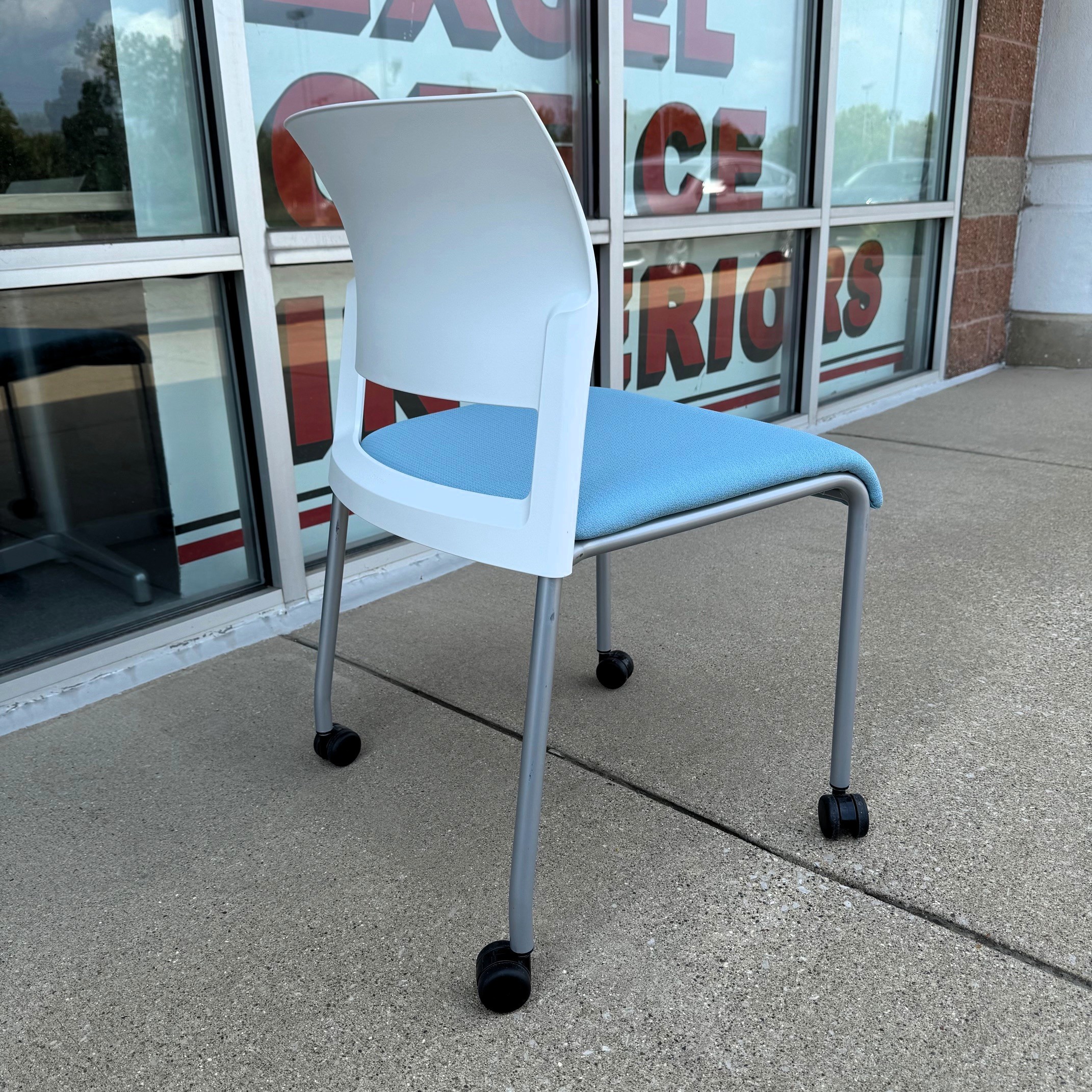 Used Atlantic Blue Steelcase Move Series Collaborative Chair - Image 4