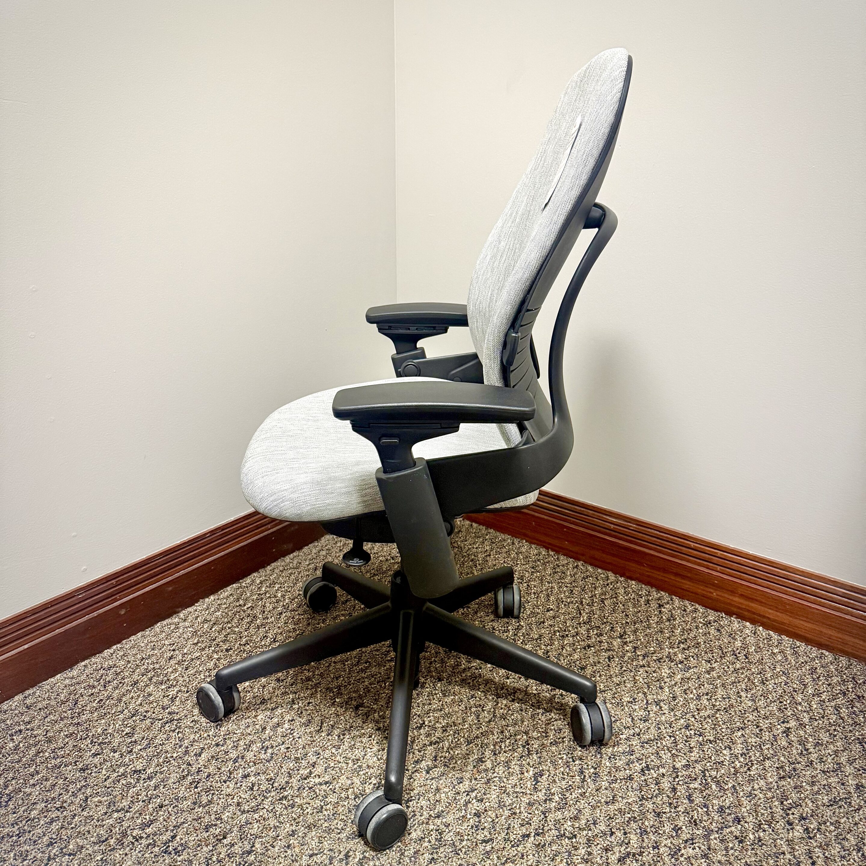 Steelcase Leap V-2 Luzon White - Image 3